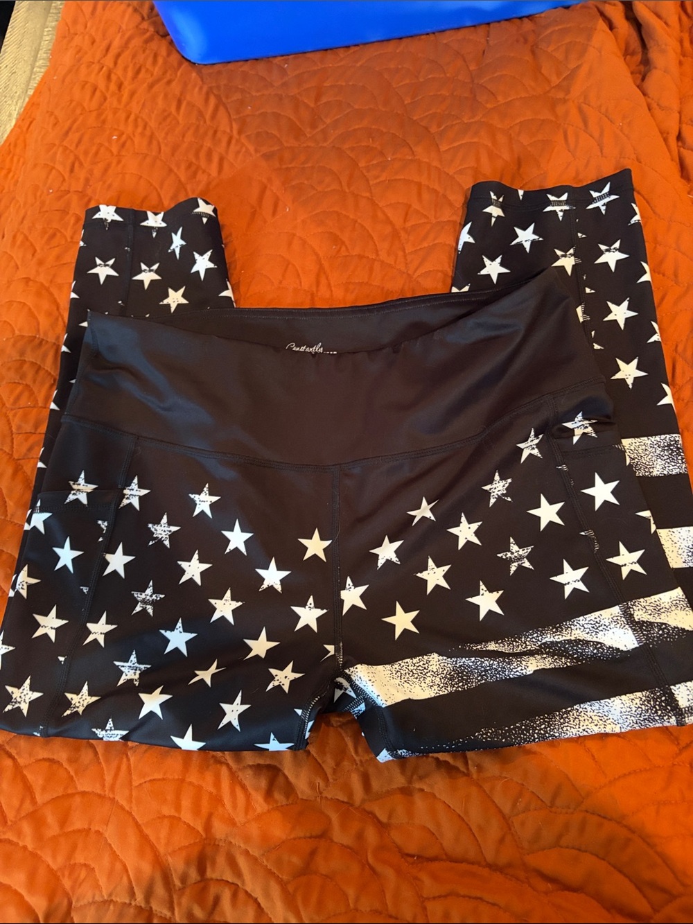 Constantly Varied Gear Black and White Star-Print capri leggings